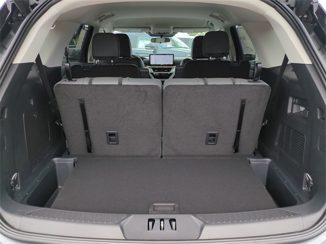 2025 Ford Explorer photo 12