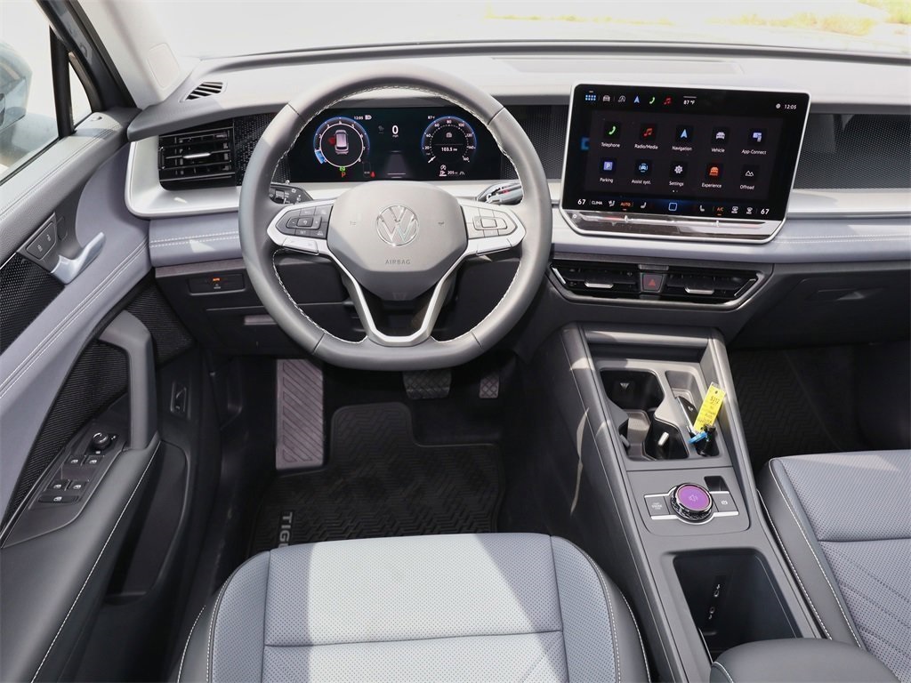 2025 Volkswagen Tiguan SE photo 16