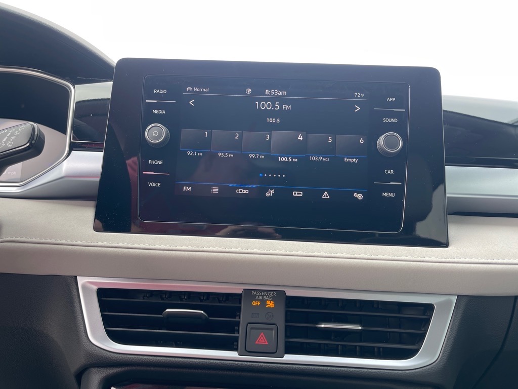 2025 Volkswagen Taos SE photo 5