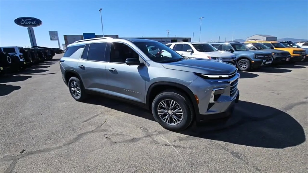 2026 Chevrolet Traverse 1LT photo 2