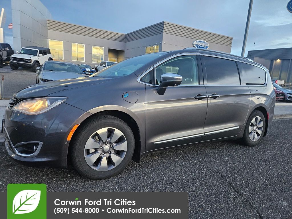 2018 Chrysler Pacifica Hybrid Limited's photo