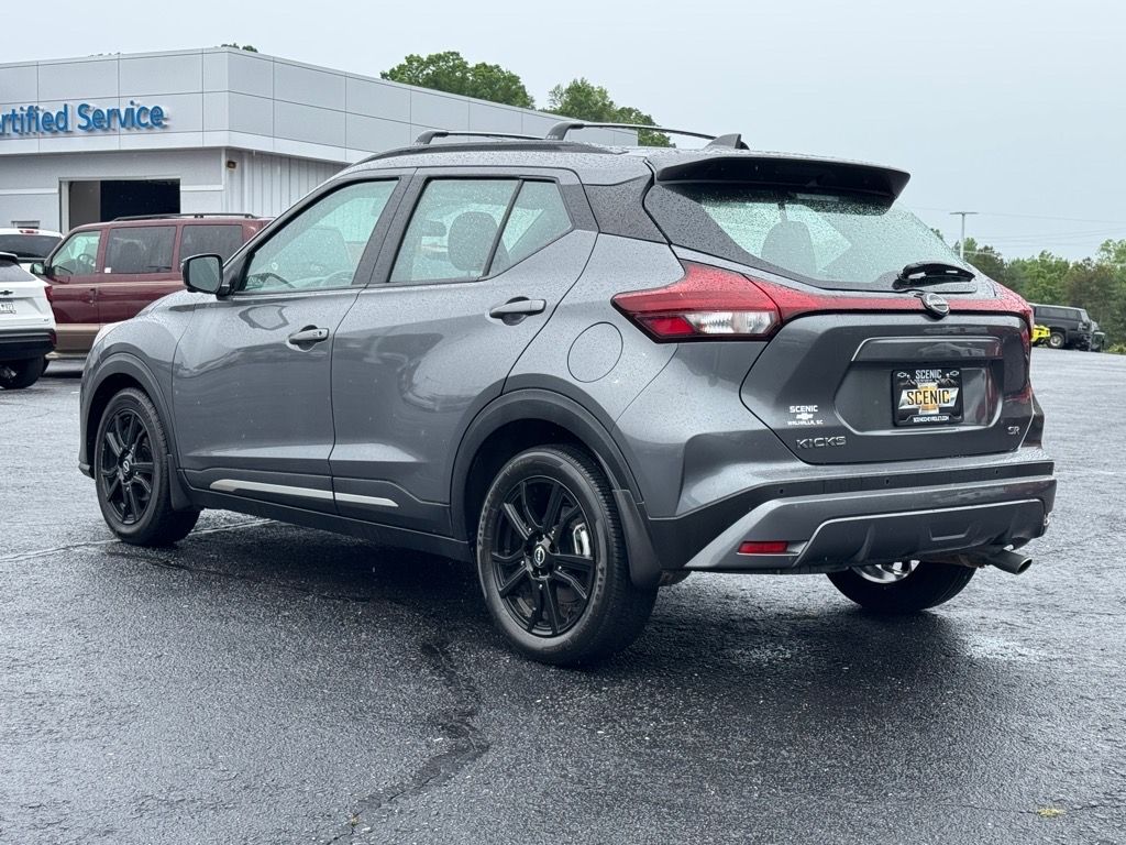 2022 Nissan Kicks SR photo 4