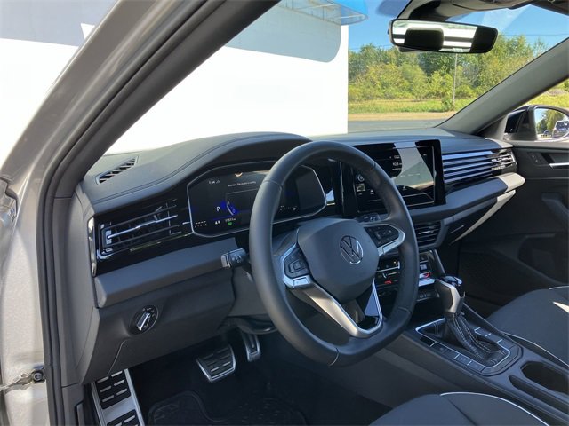 2025 Volkswagen Jetta 1.5T Sport photo 2