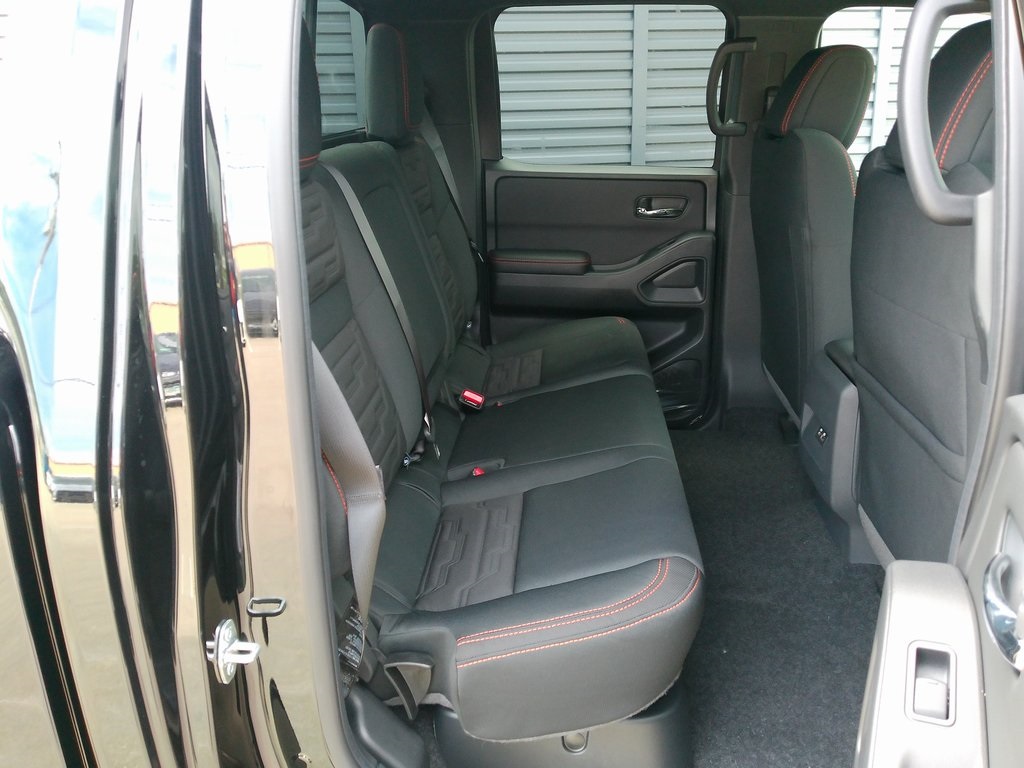 2025 Nissan Frontier Crew Cab PRO-4X photo 14