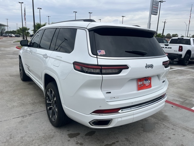 2023 Jeep Grand Cherokee Overland photo 2