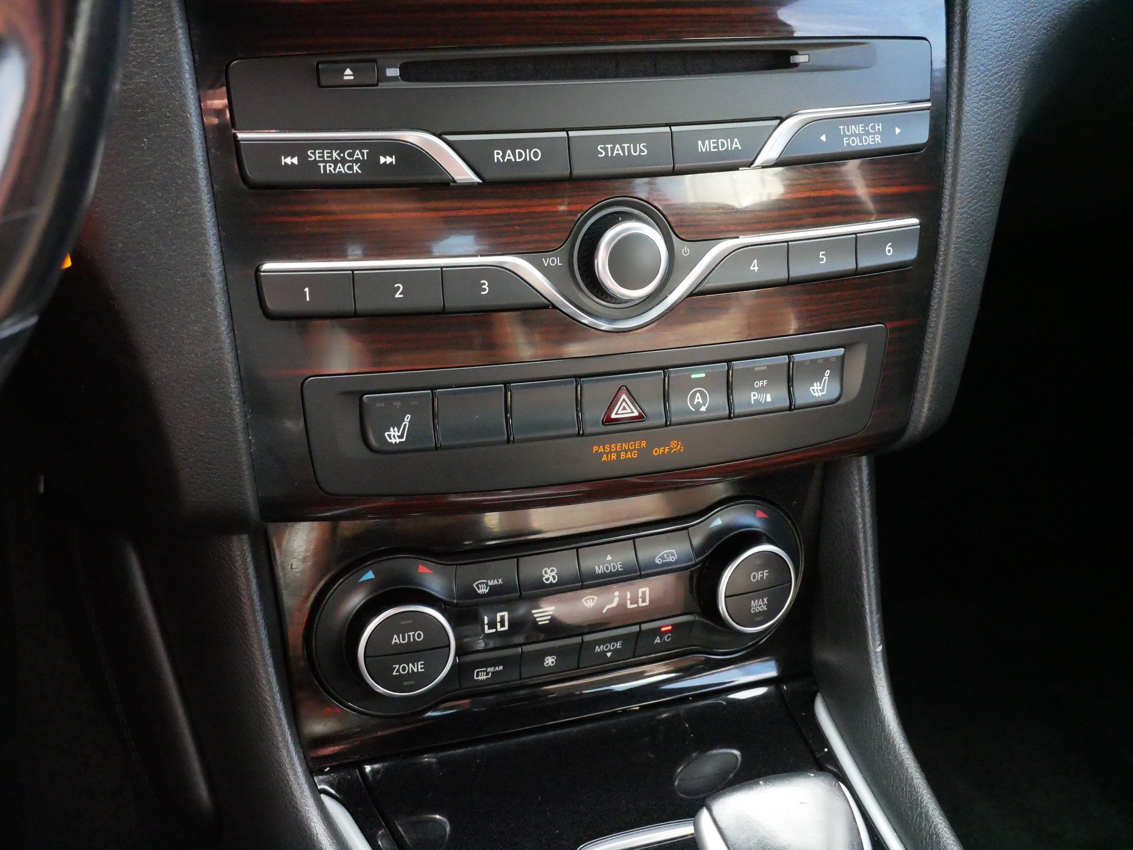 2017 Infiniti QX30 Premium photo 23