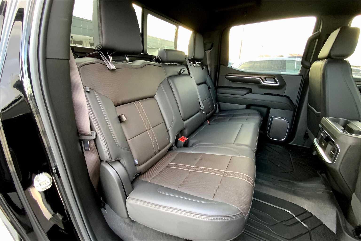 2024 Chevrolet Silverado 1500 High Country photo 35