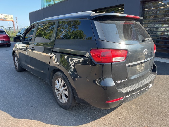 2016 Kia Sedona LX photo 3