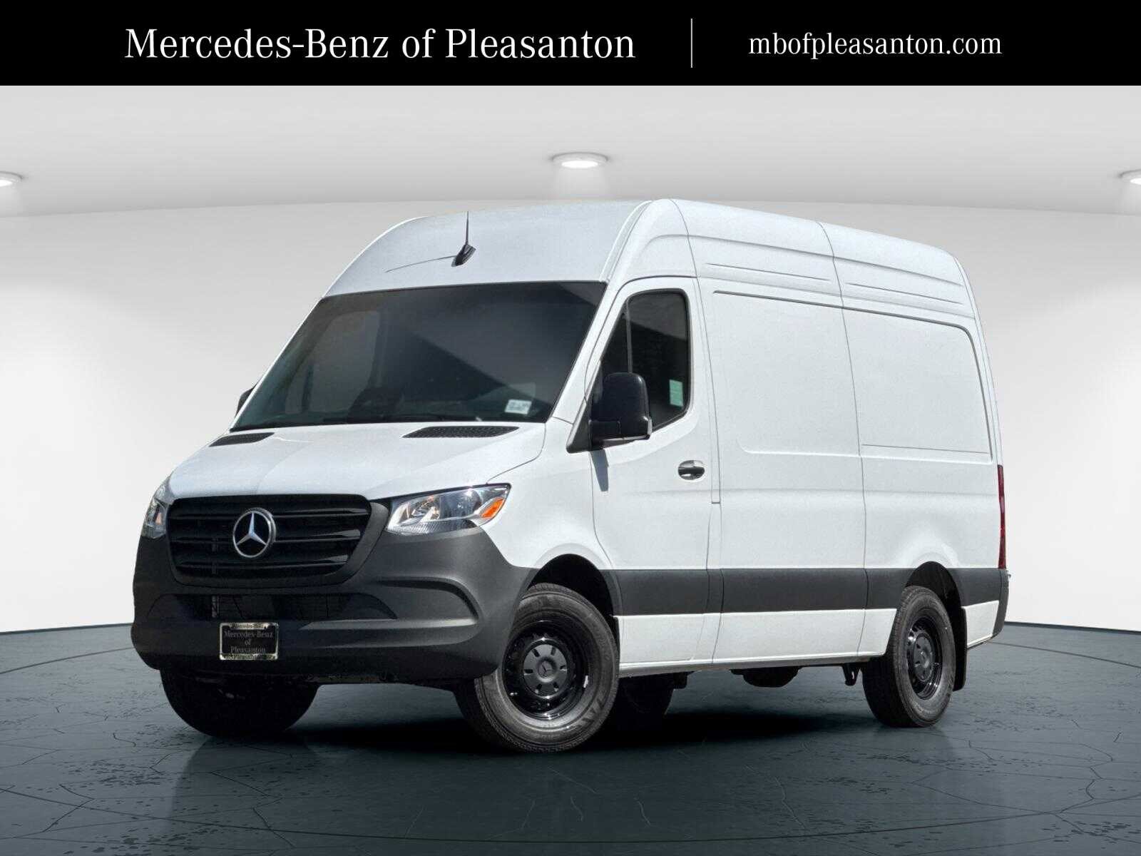 2025 Mercedes-Benz Sprinter Cargo Van Base's photo