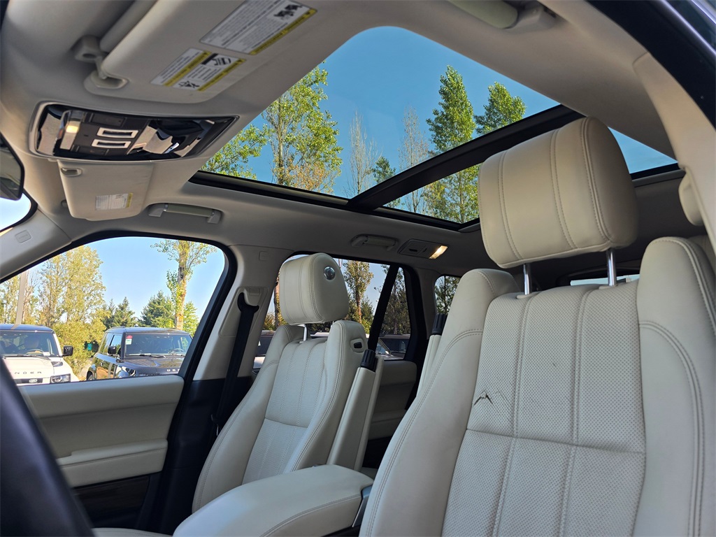 2016 Land Rover Range Rover HSE photo 23