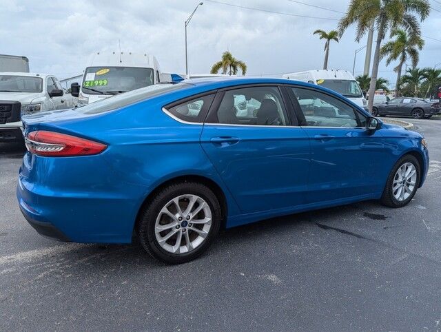 2020 Ford Fusion SE photo 6