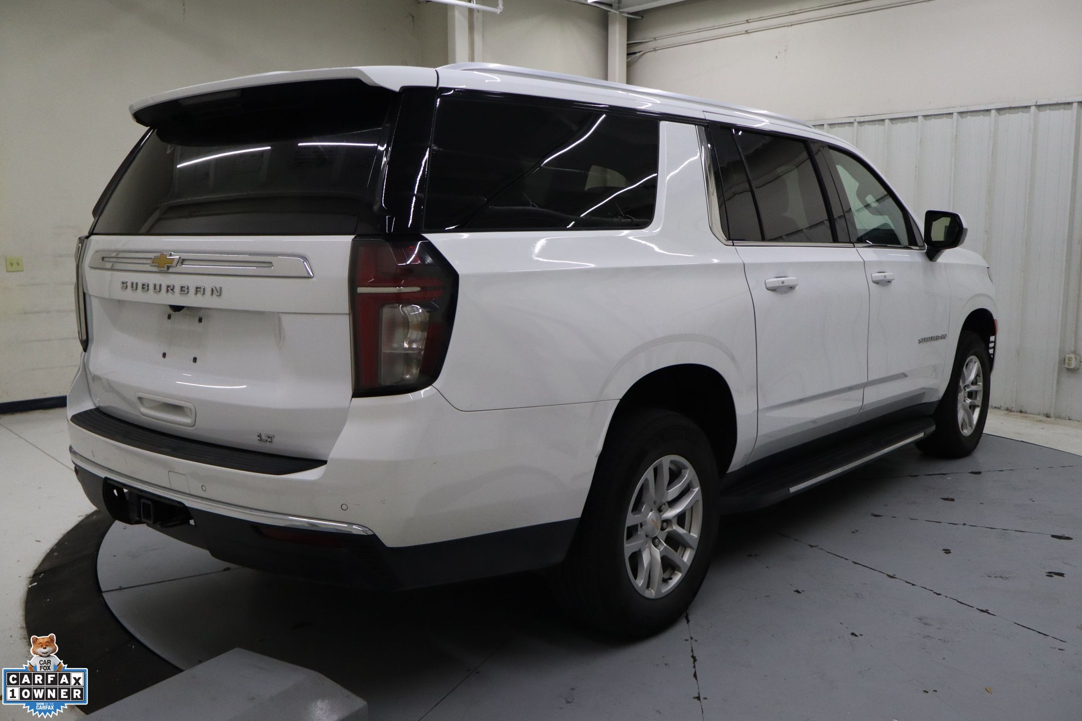 2024 Chevrolet Suburban LT photo 2