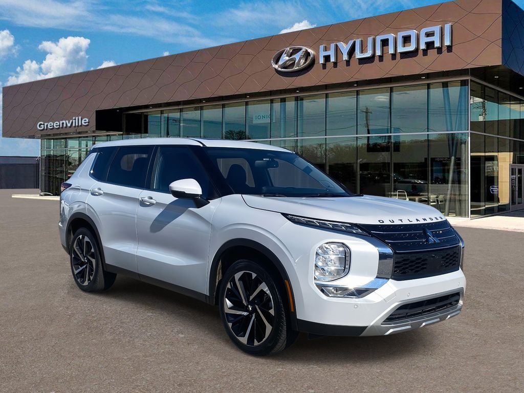 2024 Mitsubishi Outlander SE's photo