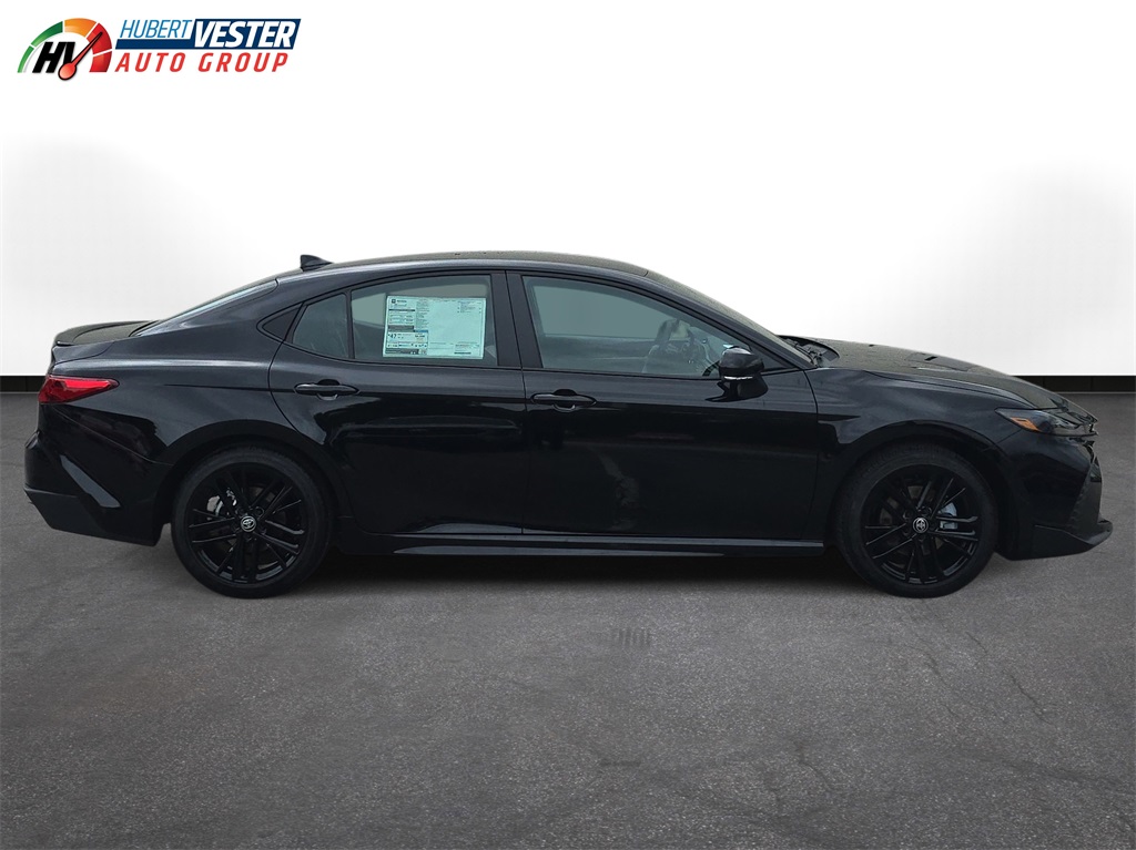 2025 Toyota Camry SE photo 4