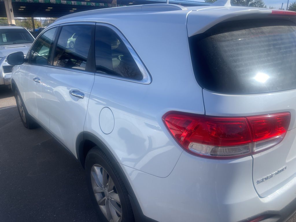 2017 Kia Sorento LX photo 3