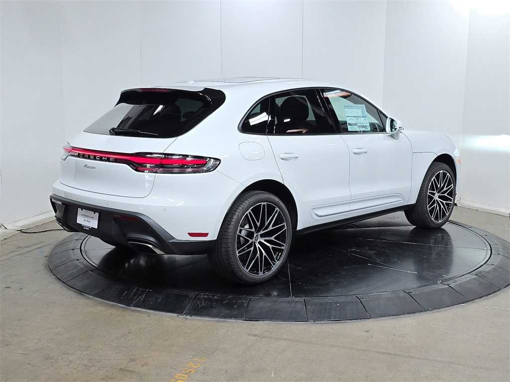 2026 Porsche Macan T photo 7