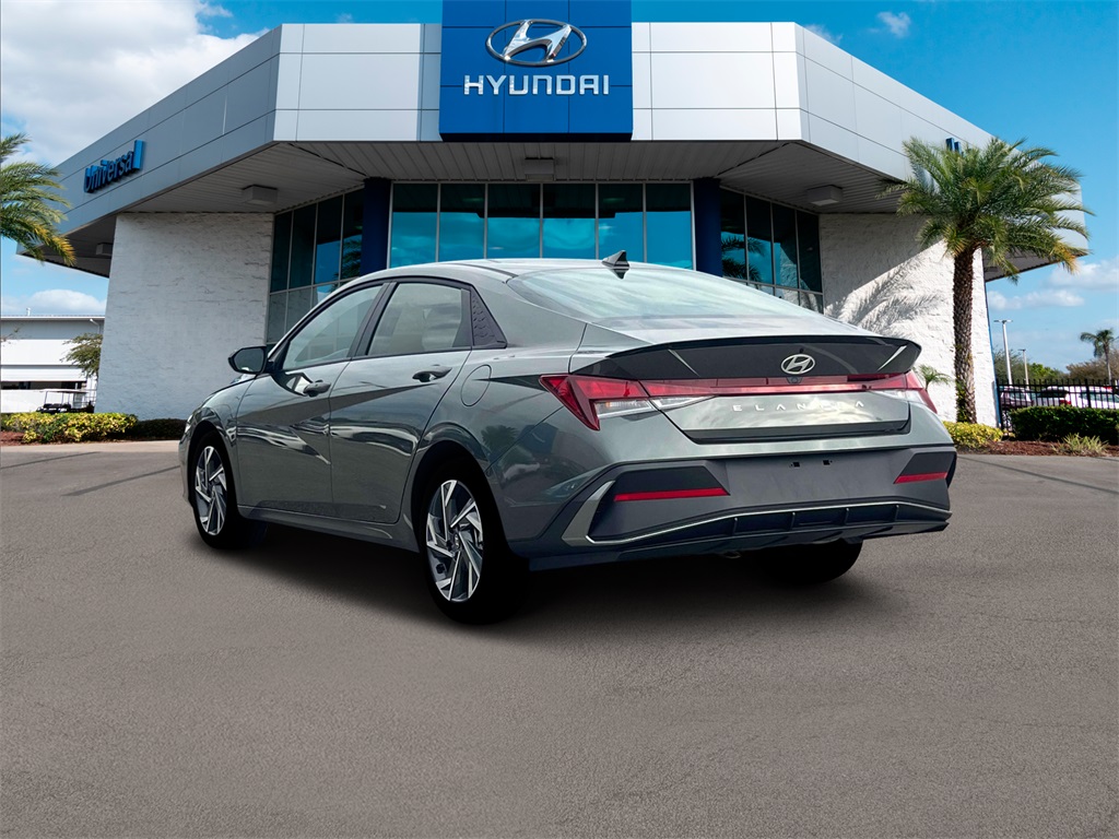 2025 Hyundai Elantra SEL Sport photo 4