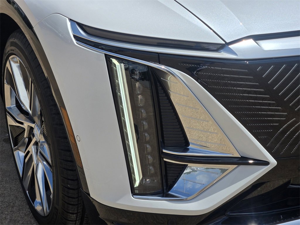 2025 Cadillac Lyriq Luxury photo 7