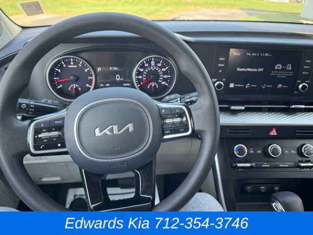 2023 Kia Carnival LX photo 20