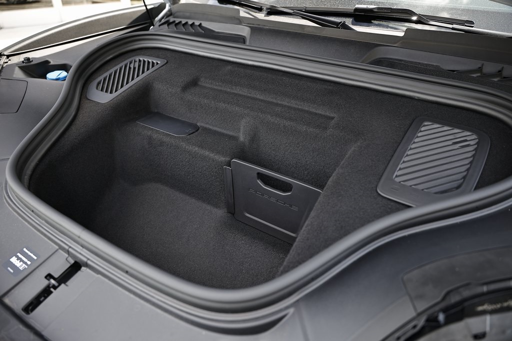 2025 Porsche Macan Electric photo 33