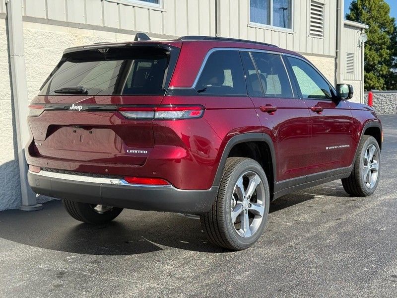 2025 Jeep Grand Cherokee Limited photo 3