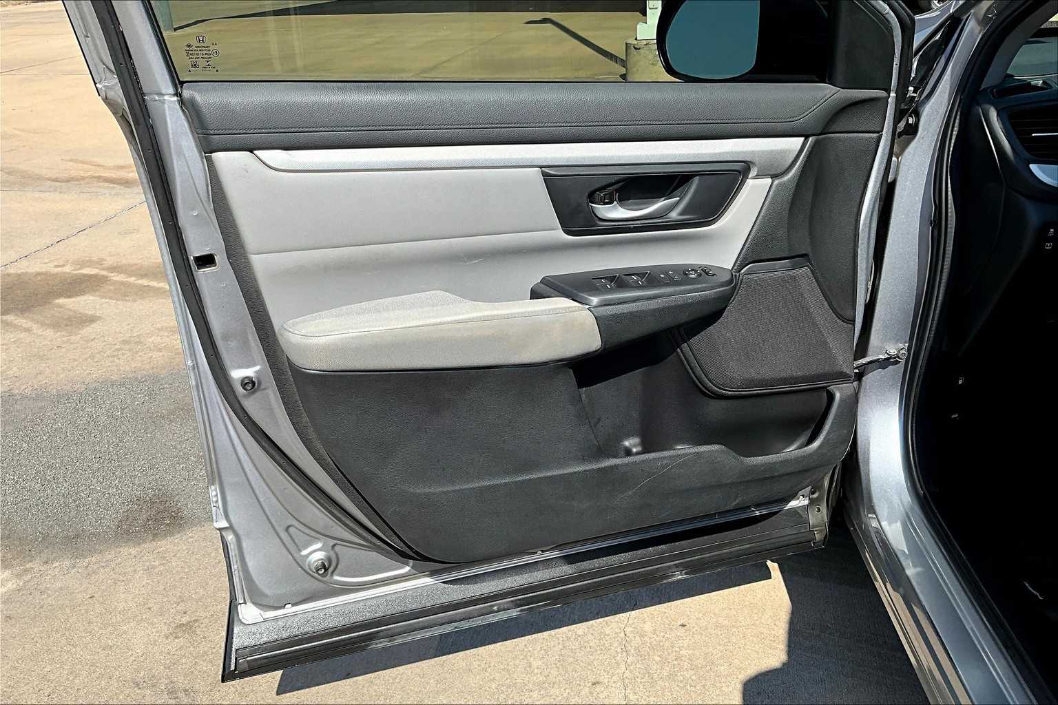 2017 Honda CR-V LX photo 22