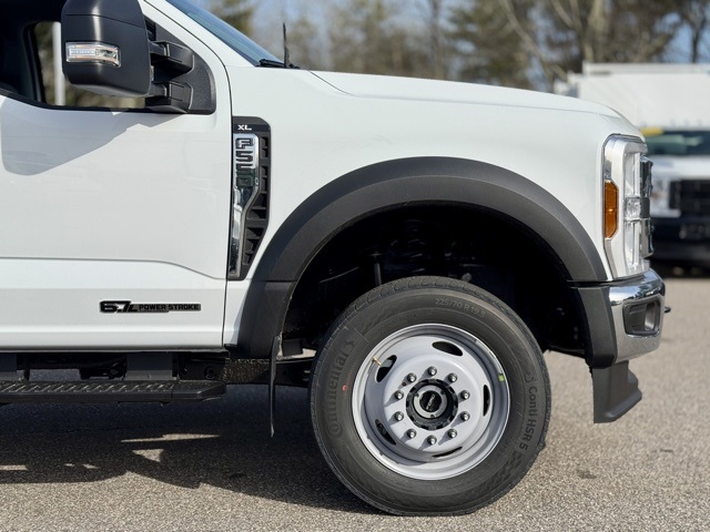 2025 Ford F-550 Super Duty Chassis Cab XL's photo