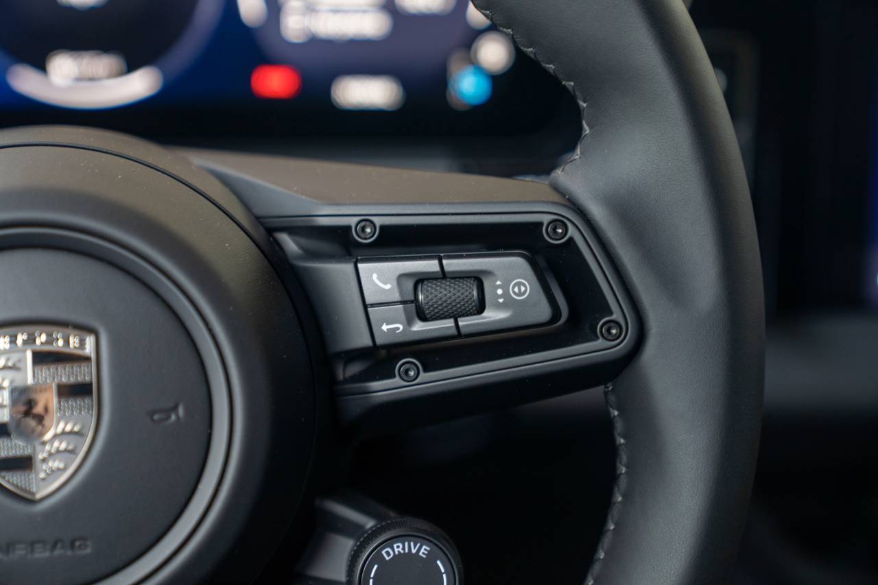 2025 Porsche Macan Turbo Electric photo 9