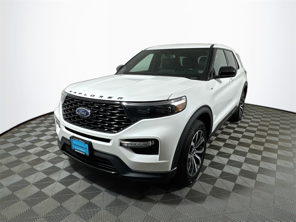 2022 Ford Explorer ST-LINE's photo