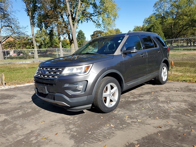 2016 Ford Explorer XLT photo 3