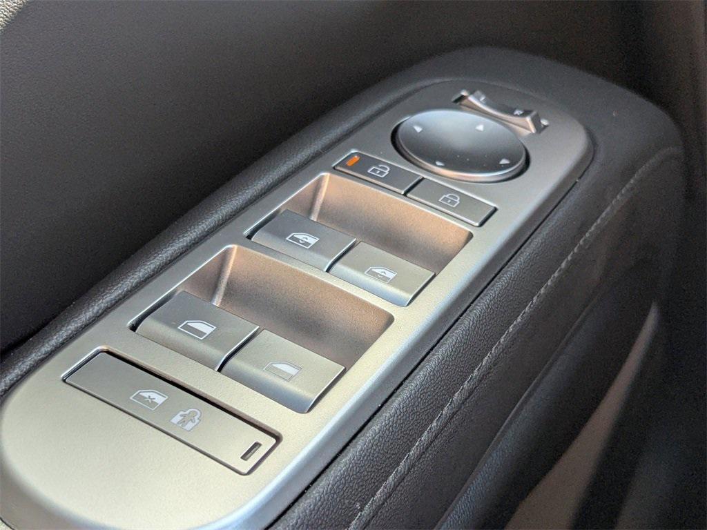 2026 Hyundai Palisade SEL photo 16