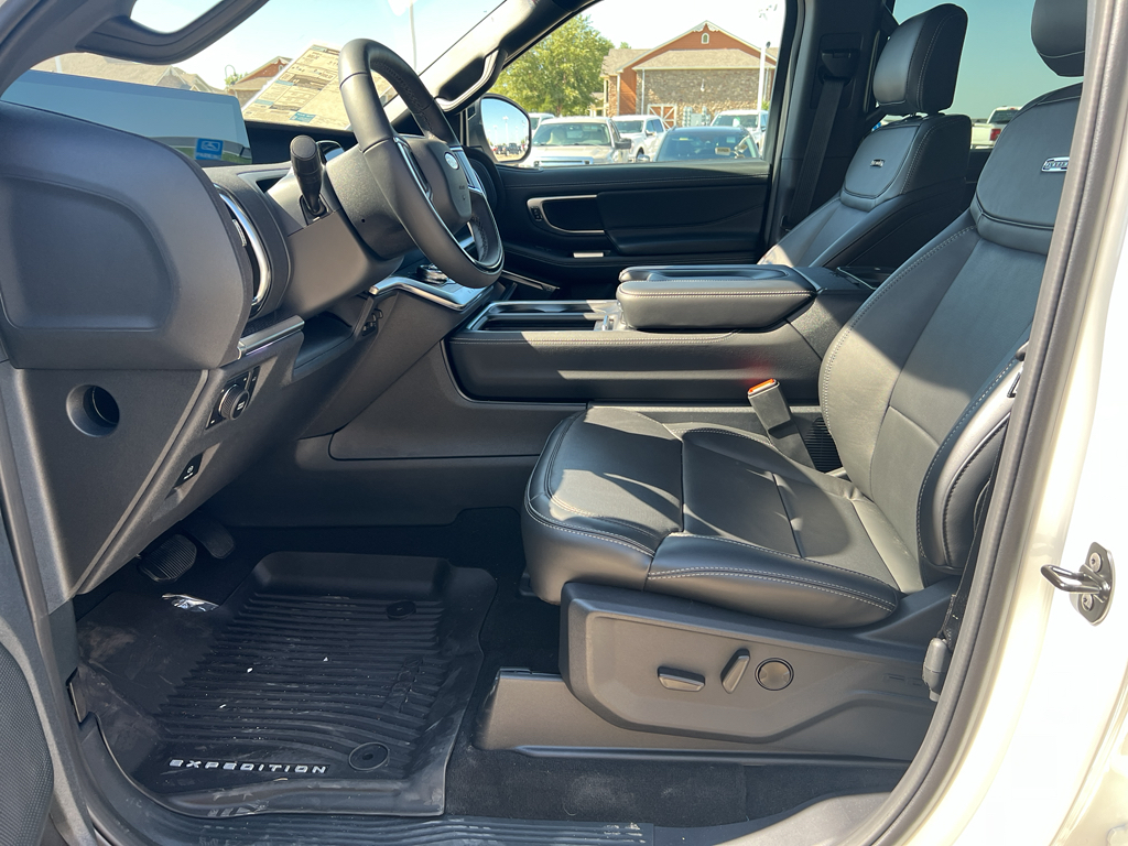 2025 Ford Expedition Platinum photo 18