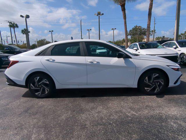 2025 Hyundai Elantra SEL Sport photo 3