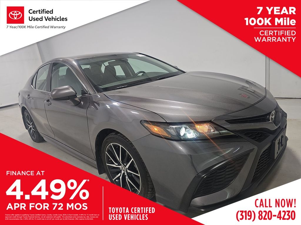 2021 Toyota Camry SE's photo