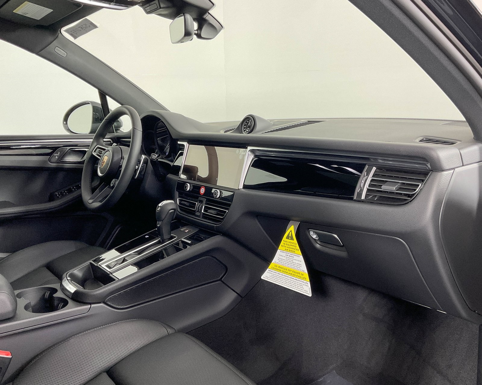 2025 Porsche Macan S photo 20