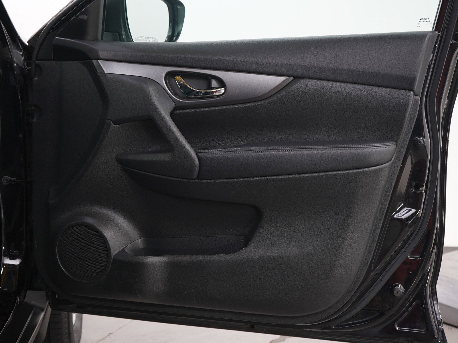 2016 Nissan Rogue SV photo 10