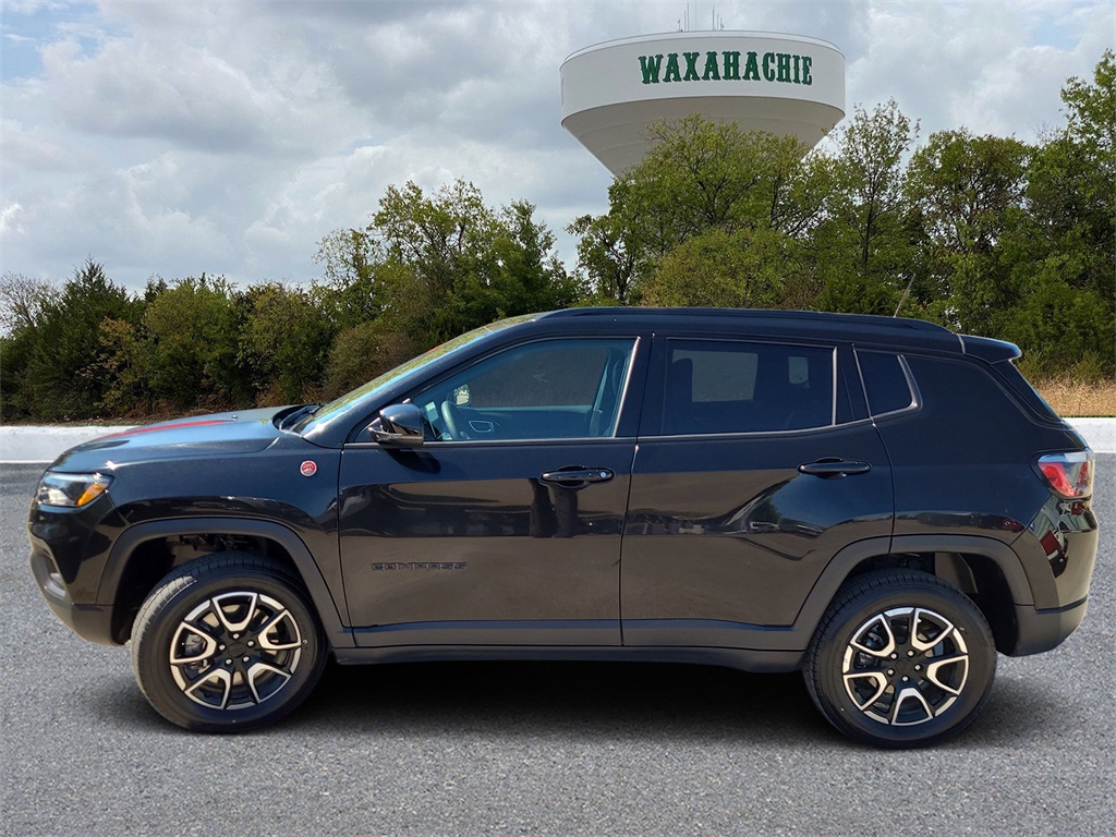 2024 Jeep Compass Trailhawk photo 3