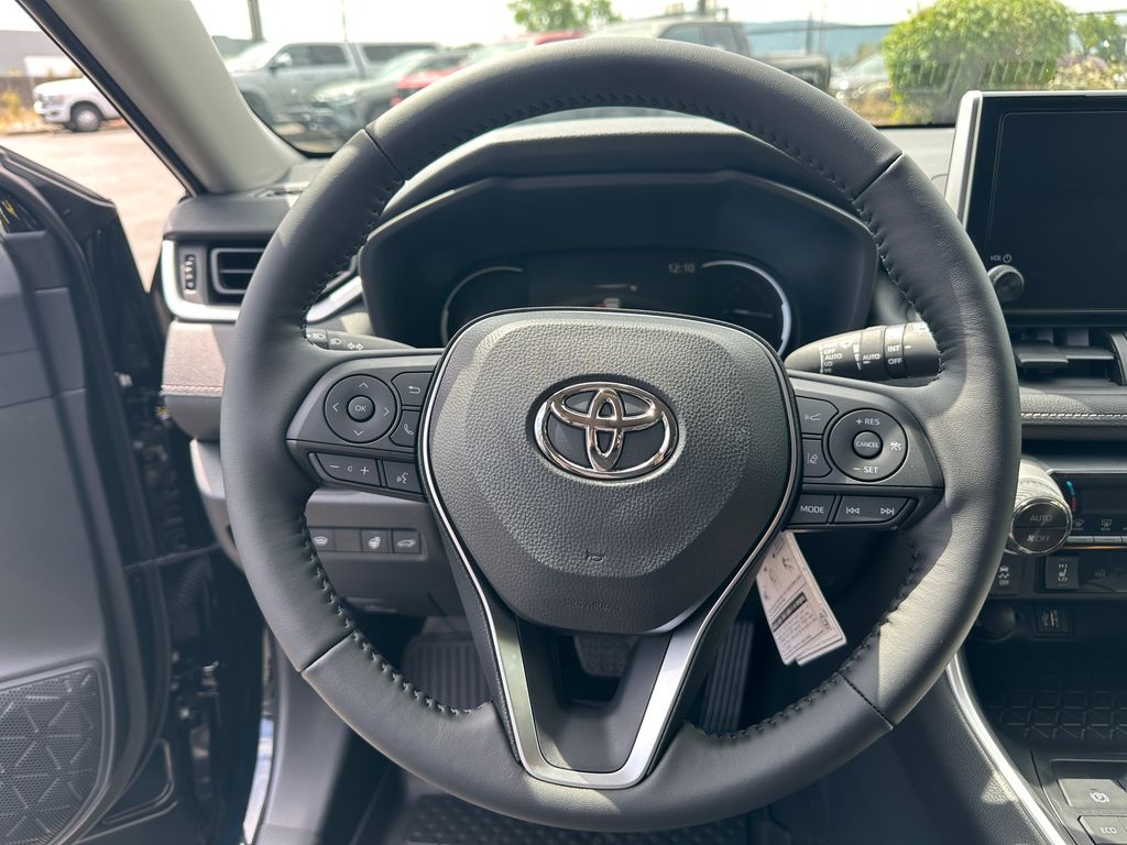 2025 Toyota RAV4 XLE photo 18