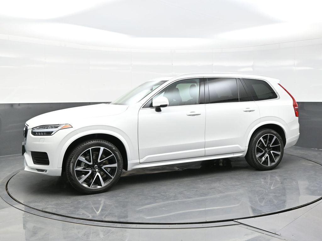 2022 Volvo XC90 T6 Momentum photo 2