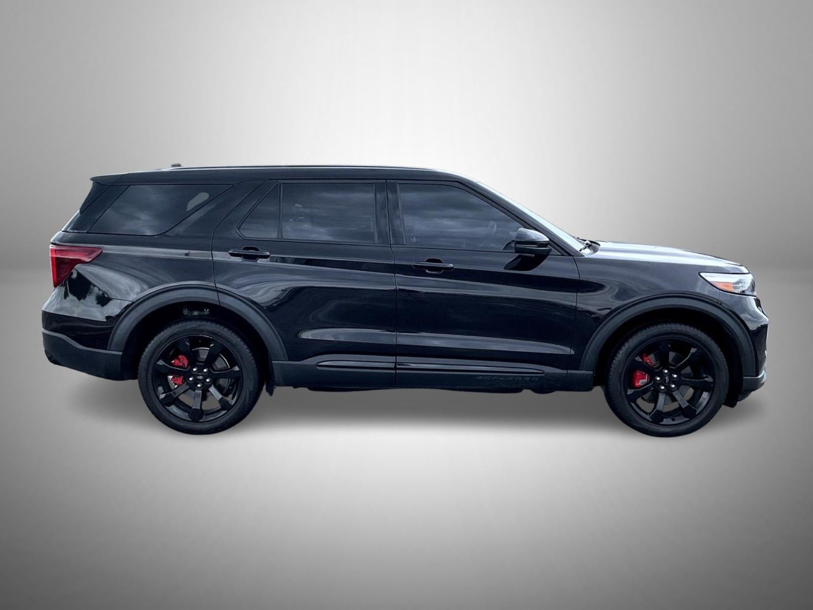 2022 Ford Explorer ST photo 2