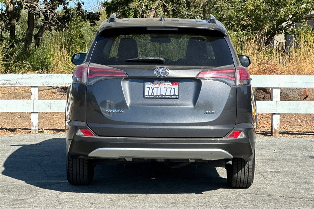 2017 Toyota RAV4 XLE photo 3