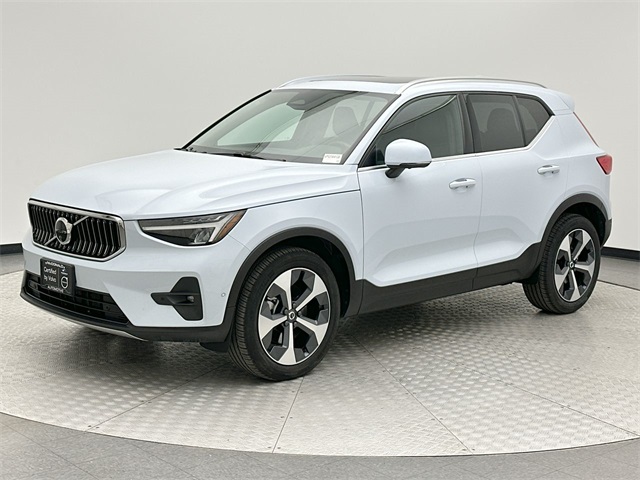 2025 Volvo XC40 Plus's photo