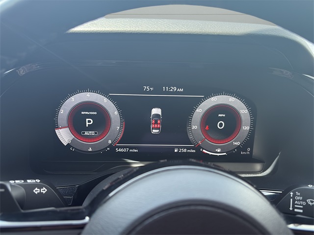 2023 Nissan Pathfinder Platinum photo 12