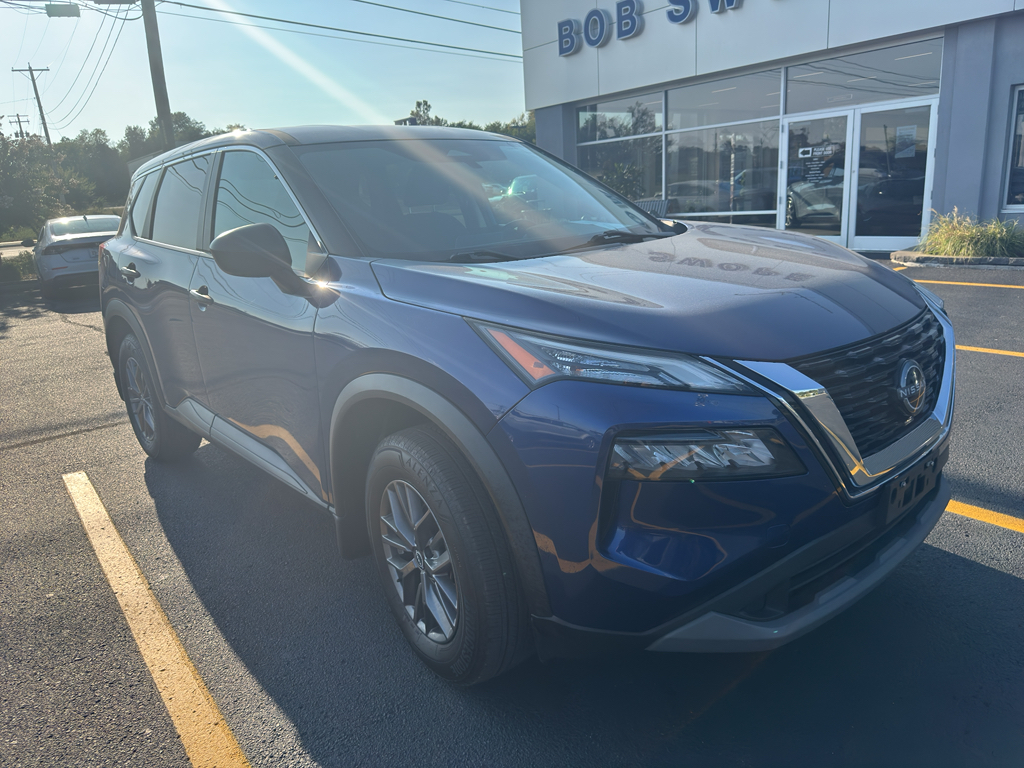 2022 Nissan Rogue S photo 2