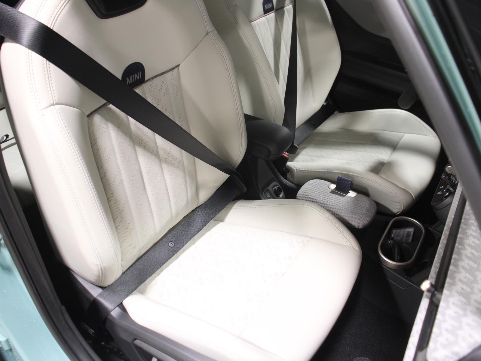 2026 Mini Cooper Hardtop S 4 Door Iconic photo 17