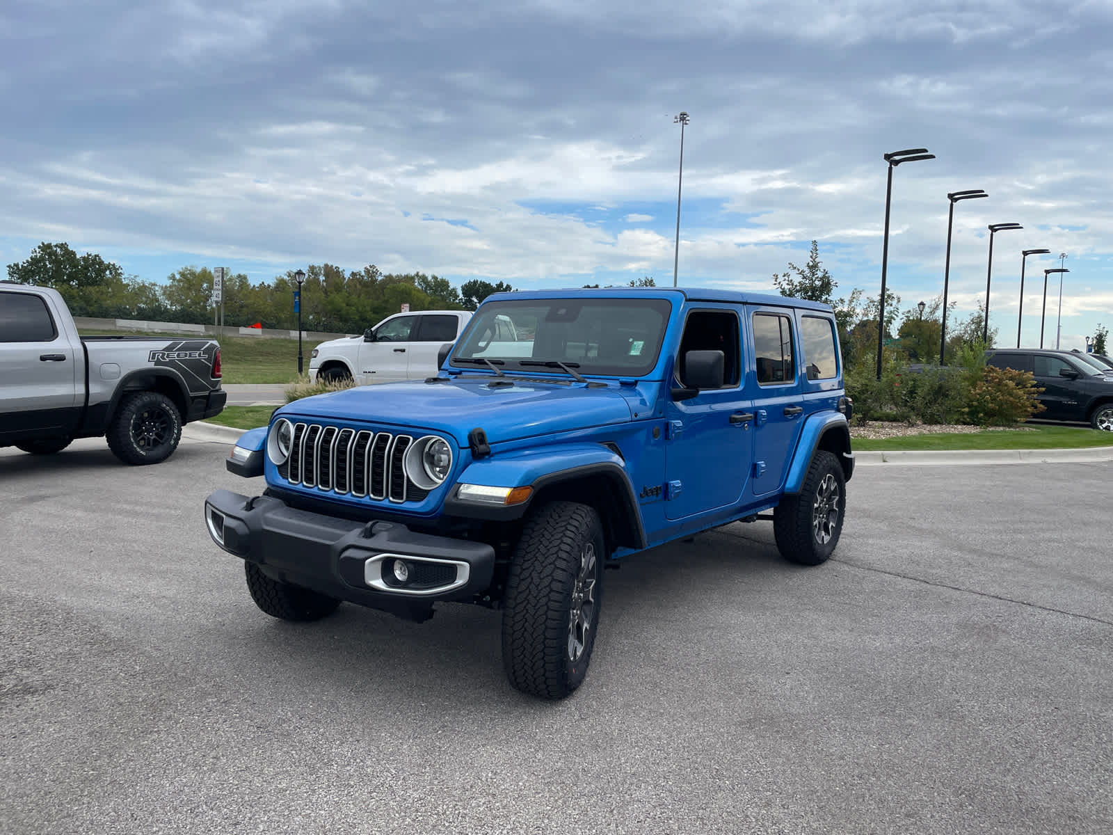 2025 Jeep Wrangler Sahara photo 4