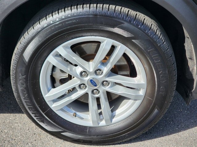 2023 Ford Explorer XLT photo 3