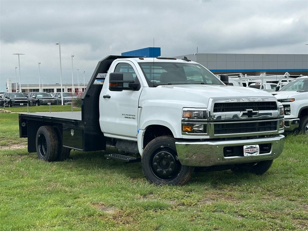 2023 Chevrolet Silverado 5500HD Work Truck photo 2