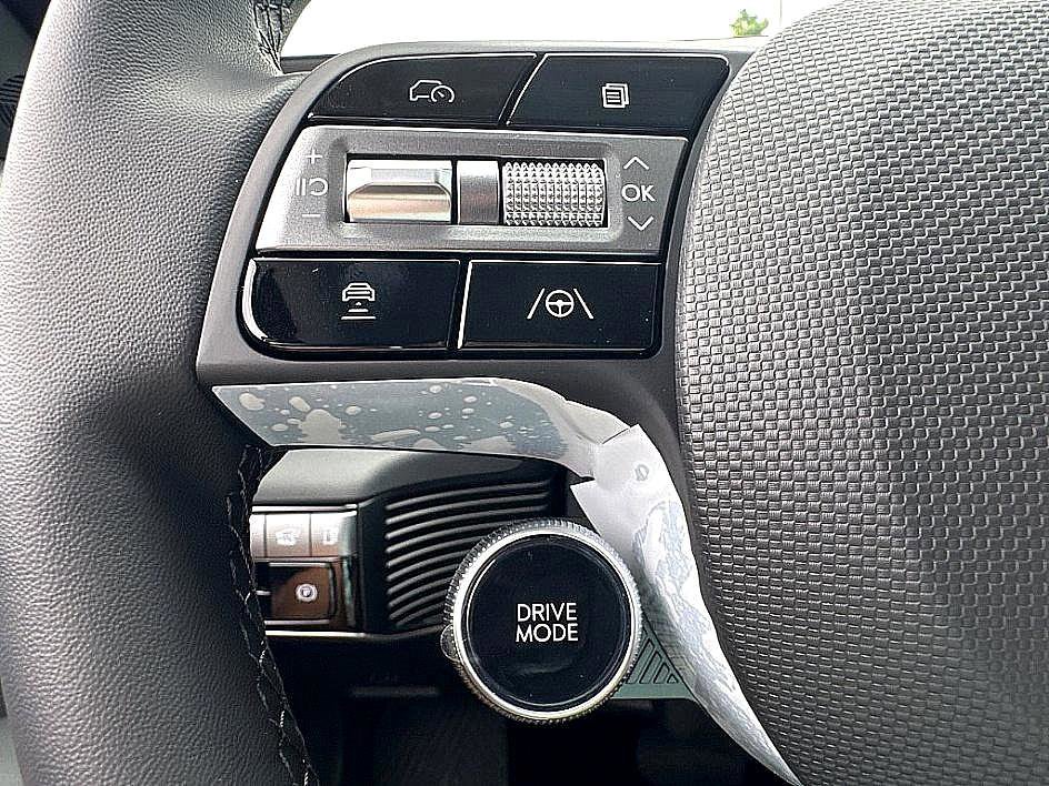 2025 Hyundai Ioniq 5 SEL photo 12