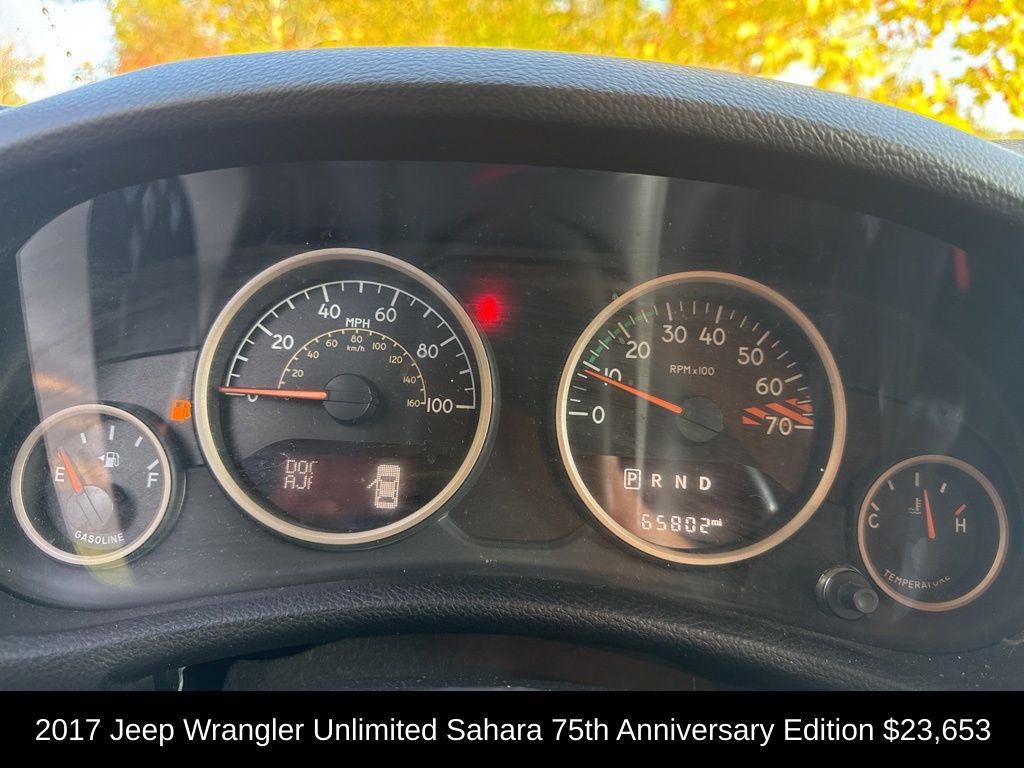 2017 Jeep Wrangler Unlimited Sahara photo 15